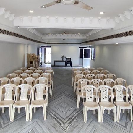 Hotel Aarathy Madurai Esterno foto