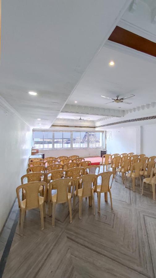 Hotel Aarathy Madurai Esterno foto