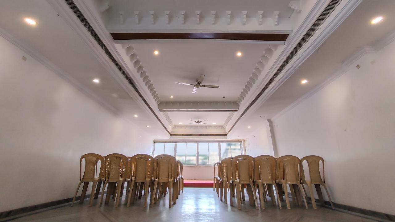Hotel Aarathy Madurai Esterno foto